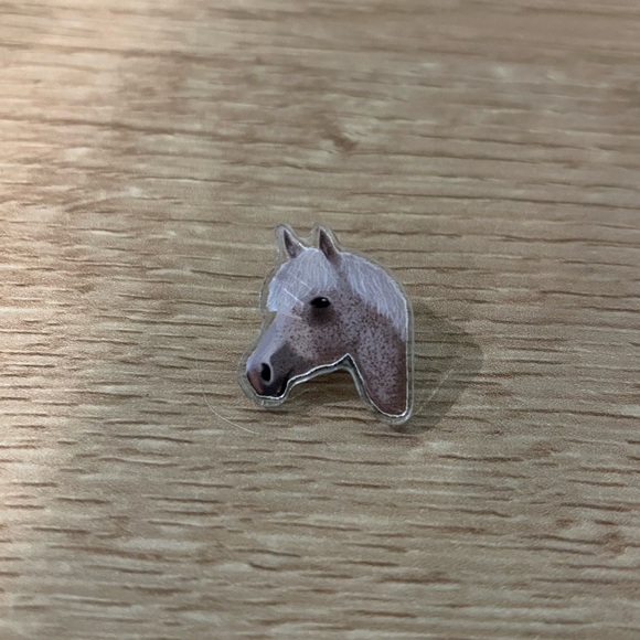 Horse pin - acrylic pin - flea bitten grey - 1 inch - Dutchess - Picture 2 of 4